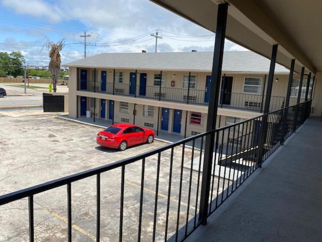 Texas Inn Seguin Εξωτερικό φωτογραφία